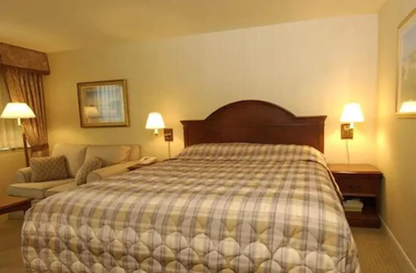 Rockville Centre Inn - Image 1