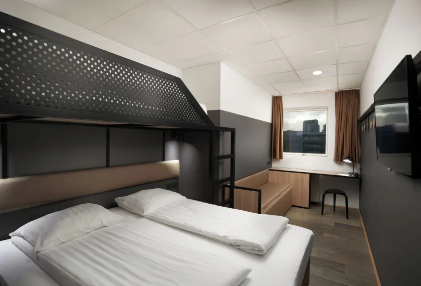 Hotel Cabin - Image 1