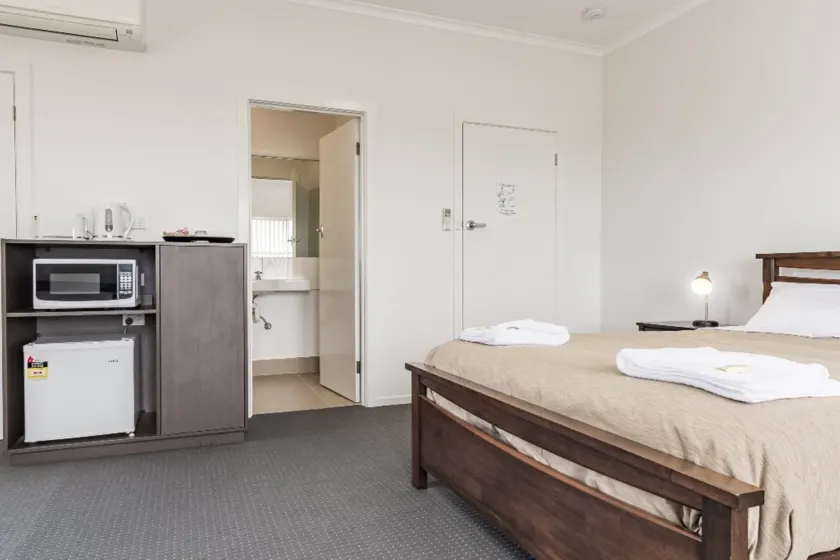 Somerset Hotel - Image 1