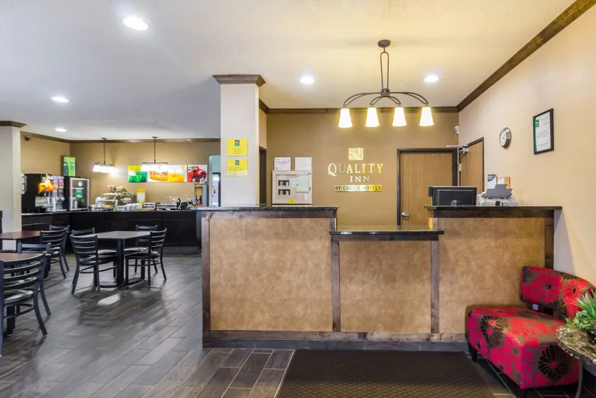 Econo Lodge Luverne I-90 - Lobby