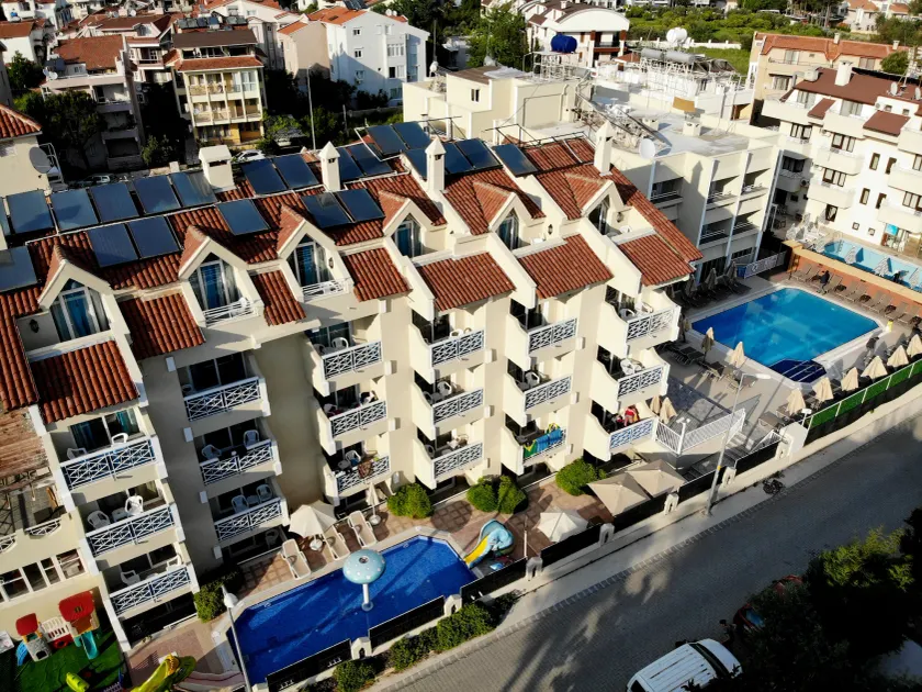 Blue Palace Apart Hotel - Image 1