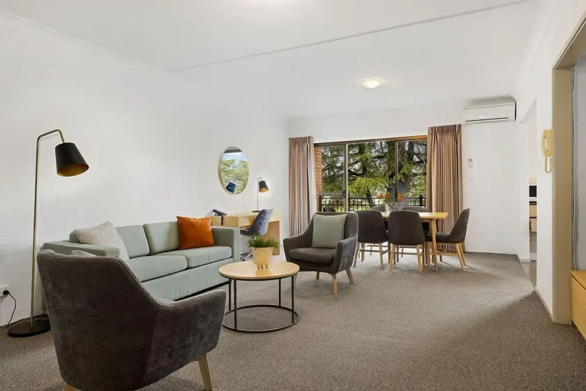 Oxley Court Serviced Apartments - Image 1