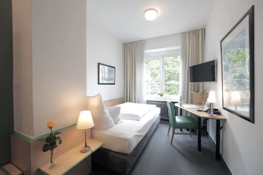 Hotel am Hofgarten - Image 1