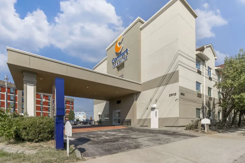 Comfort Inn & Suites Louisville Airport Fair & Expo - Image 1