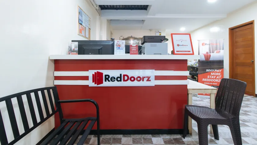 RedDoorz Plus near Uptown BGC Mall - Vestíbulo