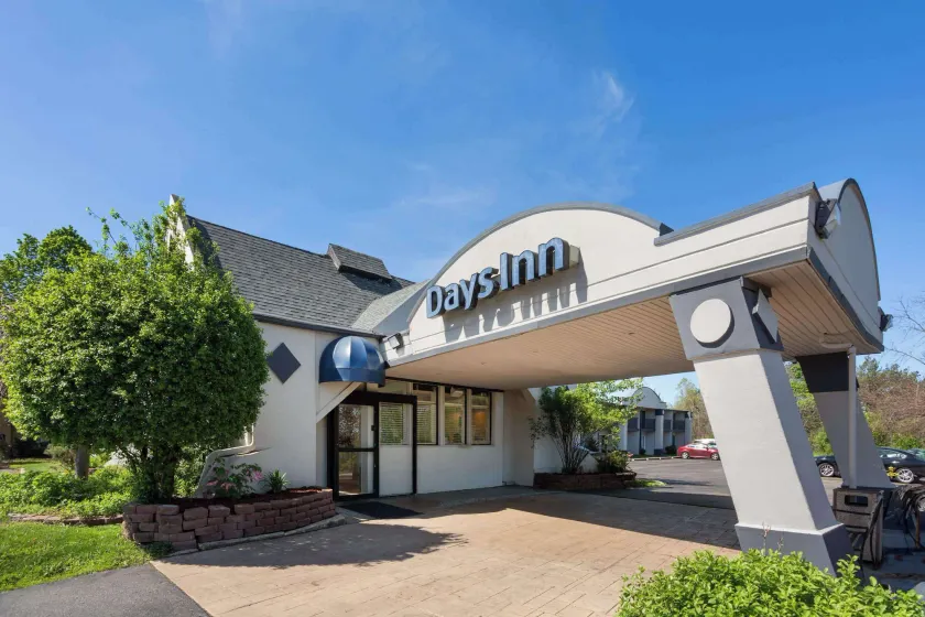 Days Inn by Wyndham Ann Arbor - Image 1