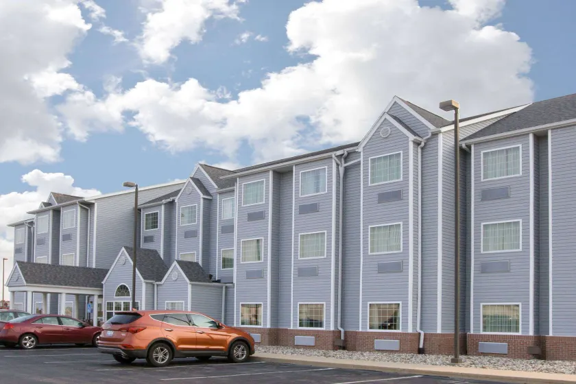 Microtel Inn & Suites by Wyndham Delphos - Image 1