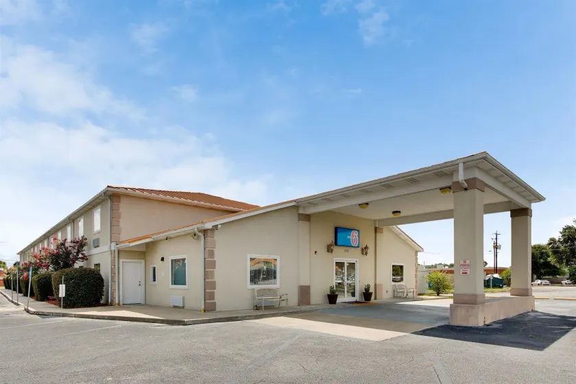 Motel 6-Hinesville, GA - Image 1