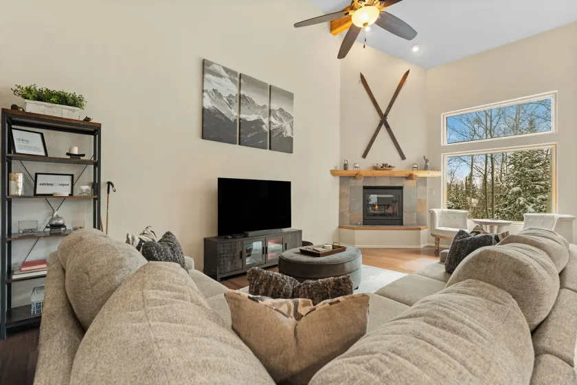 4 Bedrooms - Image 1