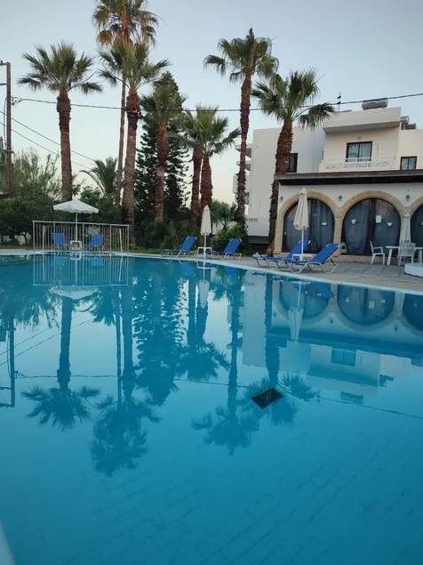 Dolphin Apartments - Image 1