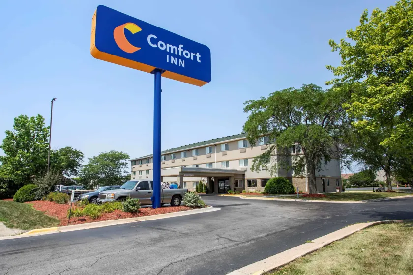 Comfort Inn Rockford near Casino District - Image 1