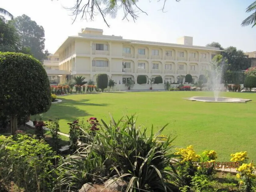 Ritz Plaza - Image 1