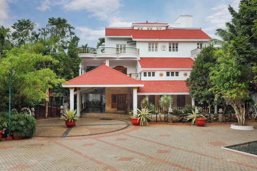 Rang Mahal StayJade Pvt Pool Garden Nelamangla - Image 1
