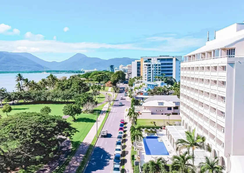 Cairns Harbourside Hotel - Image 1