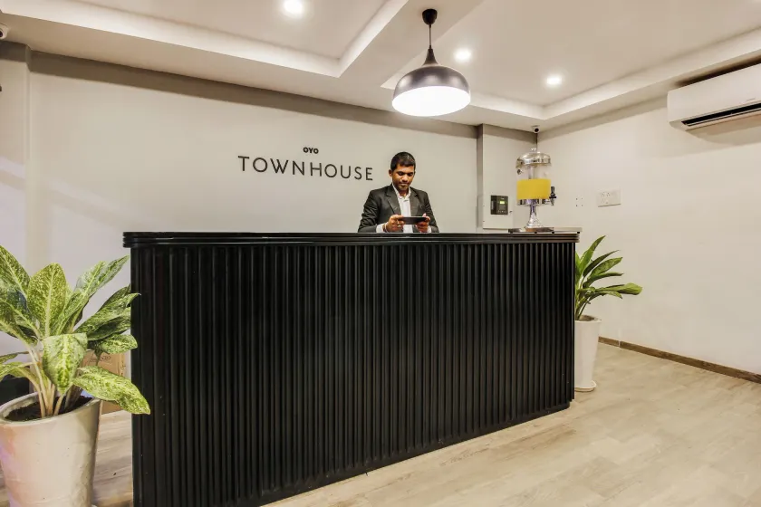 Super Townhouse 359 Begumpet Near Hyderabad Central - Saguão