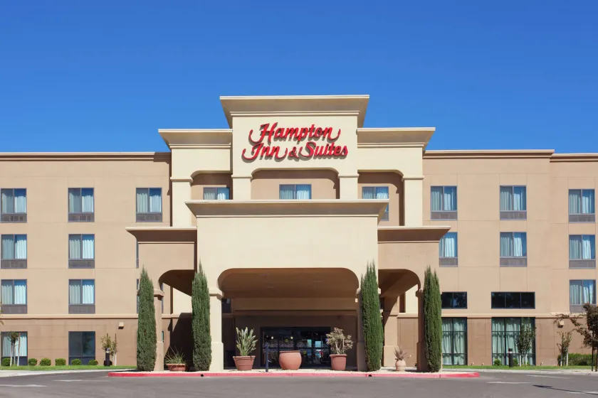 Hampton Inn & Suites Fresno-Northwest - Image 1