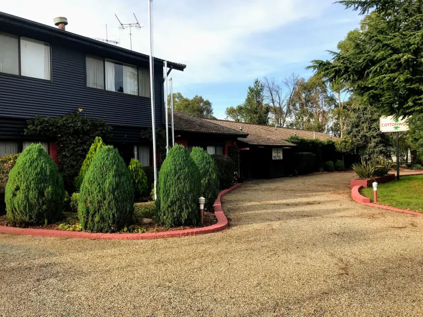 Cottonwood Lodge - Image 1