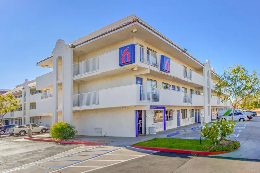 Motel 6-Phoenix, AZ - West - Image 1