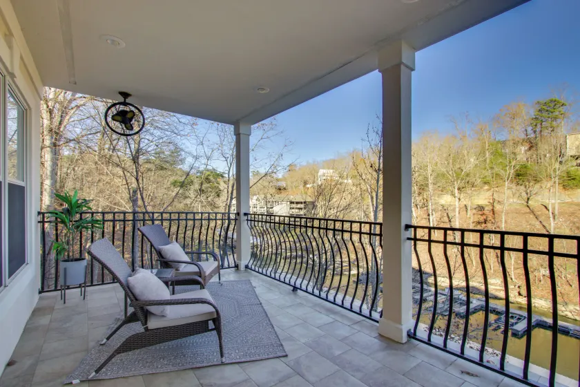 Newly Renovated Family Home on Tennessee River! - Image 1