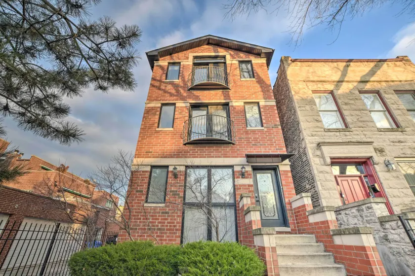 Chicago Condo w/ Balcony: Walk to CTA Stations! - Image 1