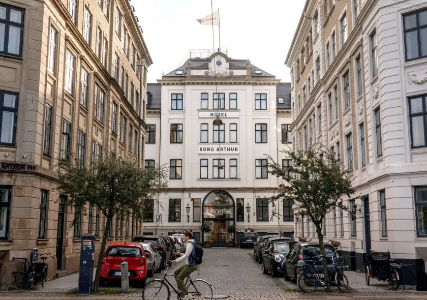 Hotel Kong Arthur - Image 1