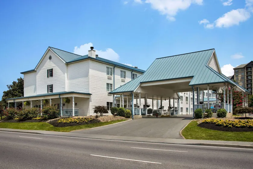 Ramada by Wyndham Pigeon Forge North - Image 1