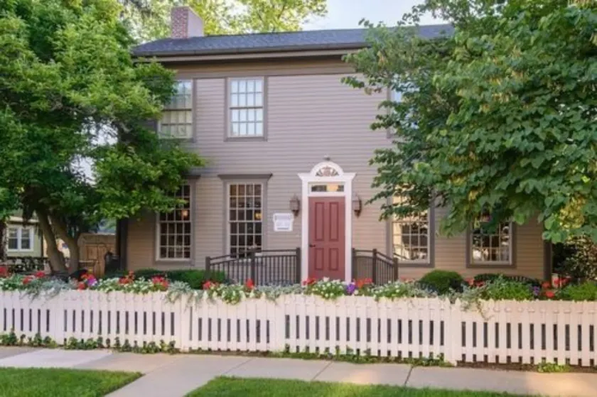 Brick Street Inn - Image 1