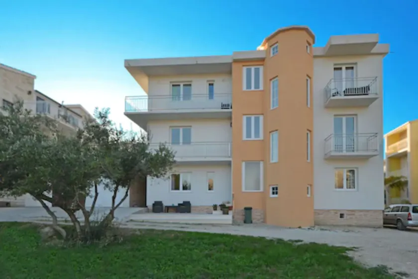 Lobster Apartments - Image 1