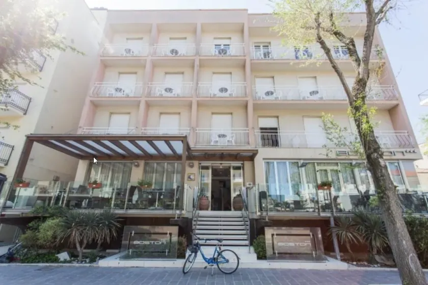 Hotel Boston - Image 1