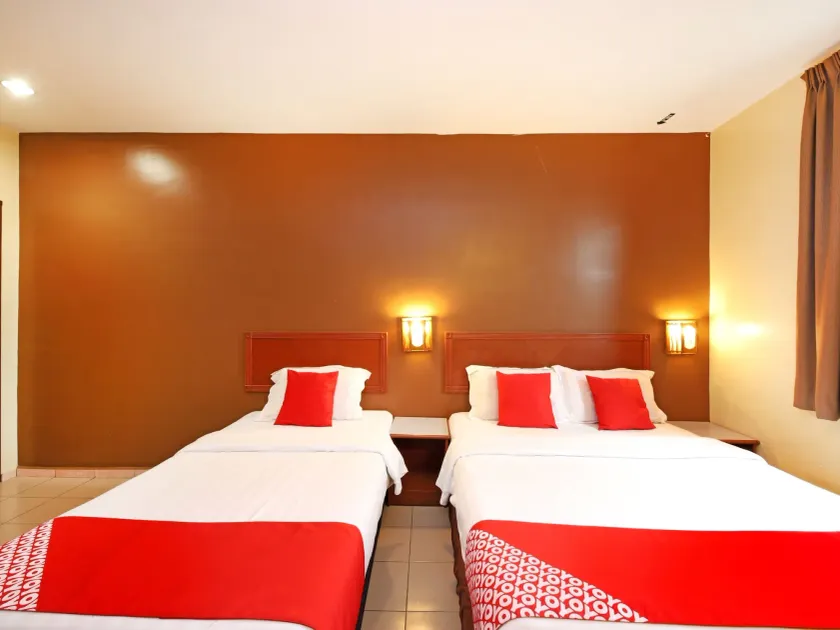 Super OYO 447 Comfort Hotel Meru - Image 1