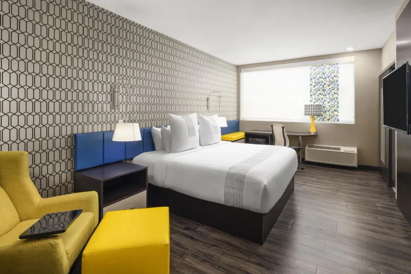 GLō Best Western Dawley Farms In Sioux Falls - Image 1