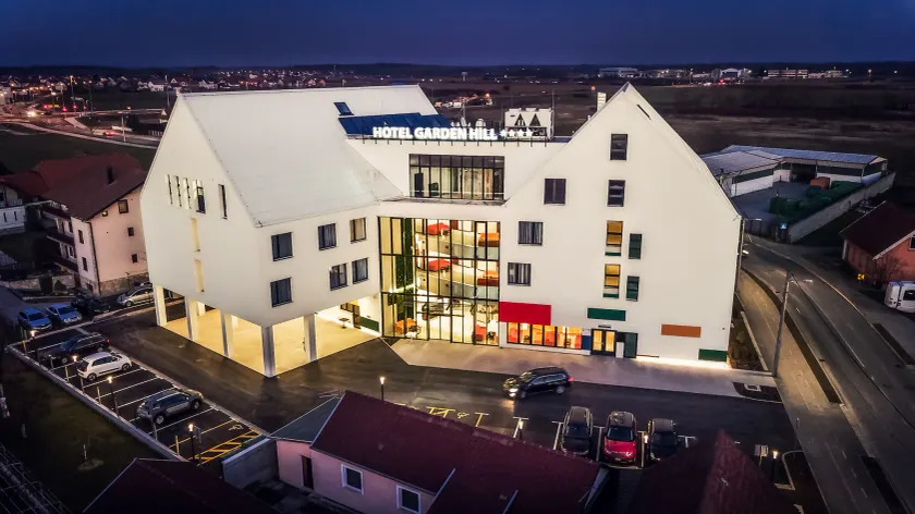 Hotel Garden Hill - Image 1