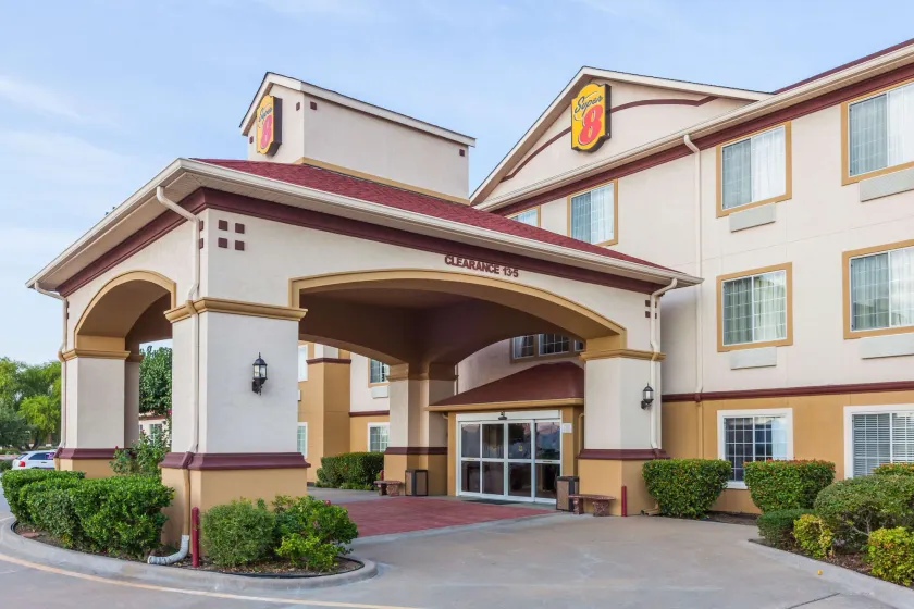 Super 8 by Wyndham Hillsboro TX - Image 1