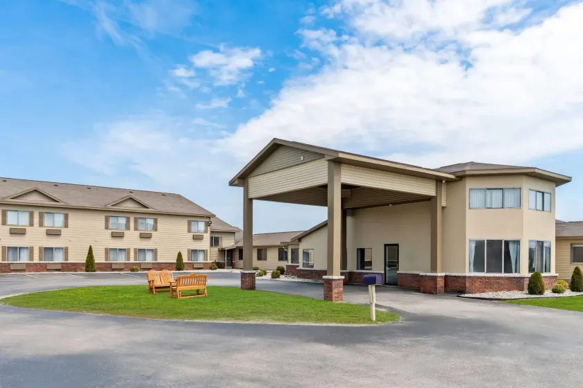 Days Inn by Wyndham Alpena - Image 1
