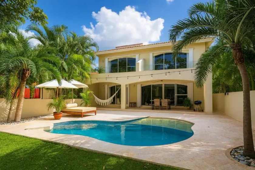 7BR Private Jacuzzi & Pool Villa Sleeps 16 Walk to Beach Lagoon and Golf - Image 1