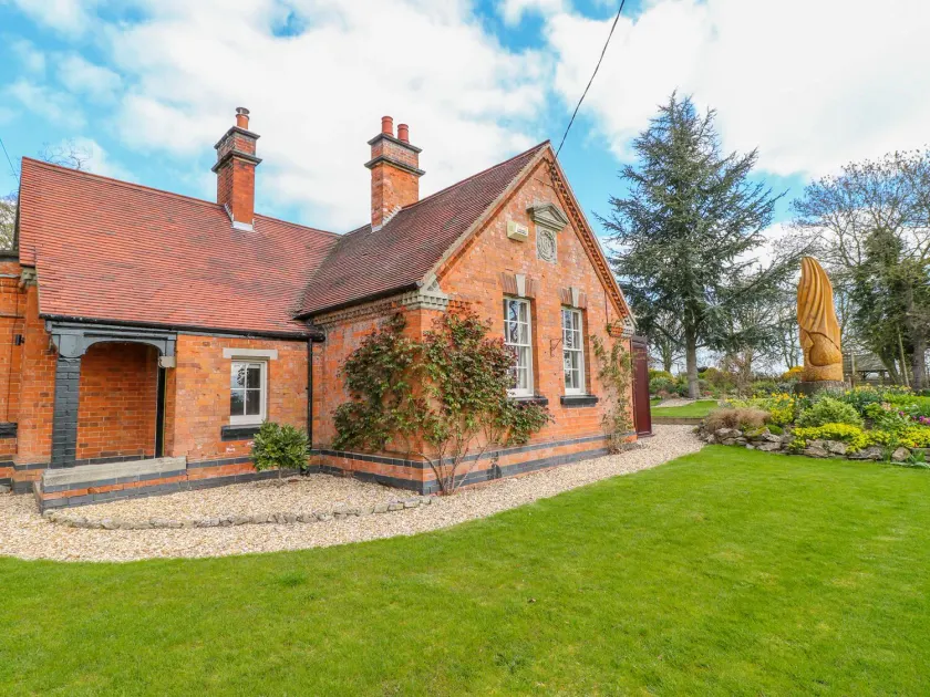 South Lodge - Longford Hall Farm Holiday Cottages - Image 1