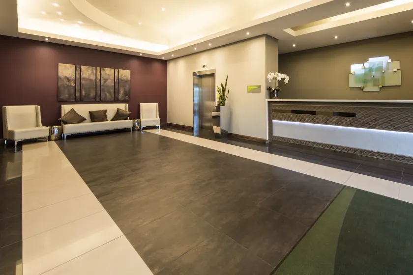 Holiday Inn Johannesburg-Rosebank by IHG - Interior entrance