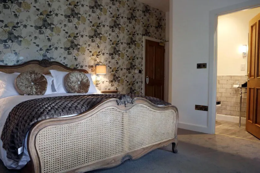 Heather Glen Country House - Image 1