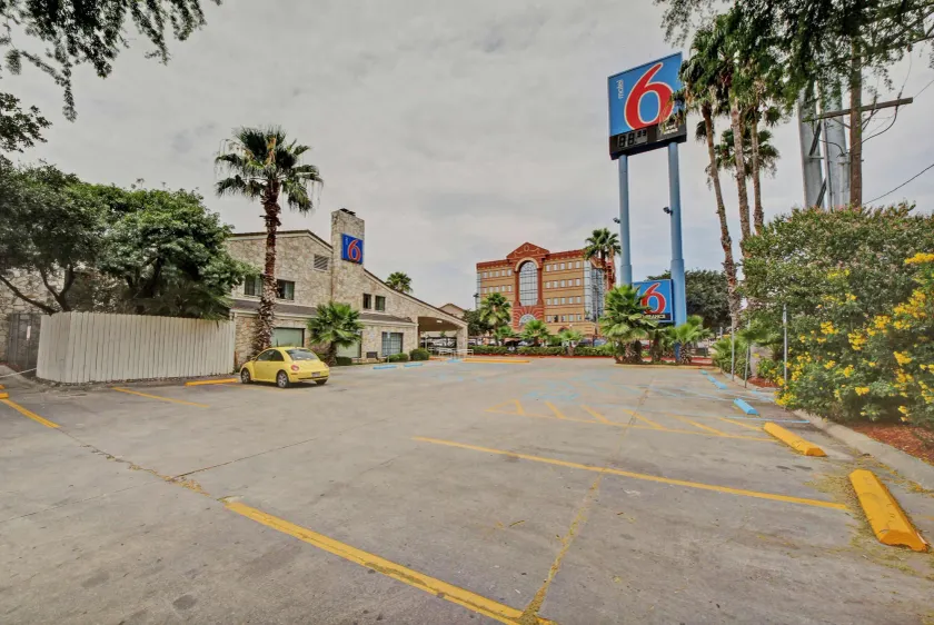 Motel 6-San Antonio, TX - Downtown - Market Square - Image 1