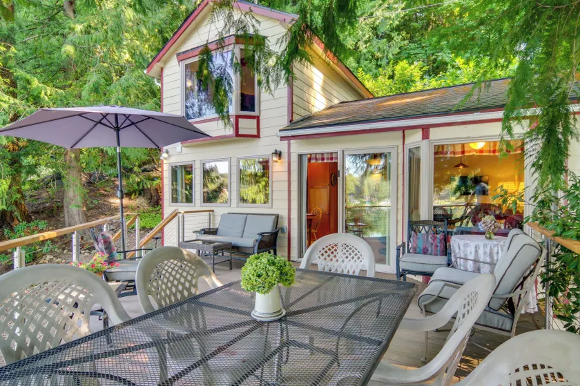 Lakefront Snohomish Cottage w/ Private Dock! - Image 1