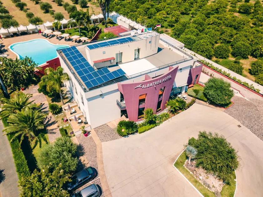 Albatros Hotel - Image 1