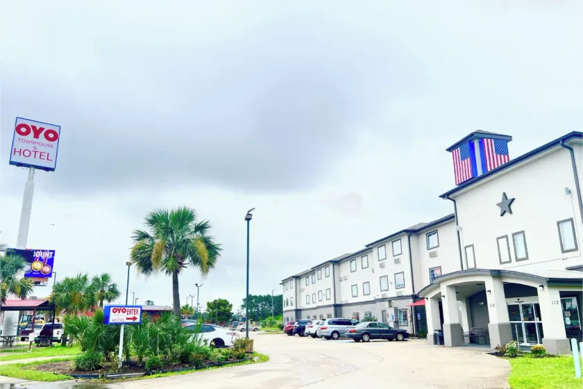 Oyo Townhouse Sulphur,LA Extended Stay I-10 - Image 1