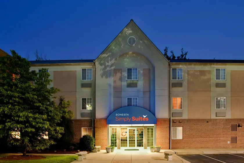 Sonesta Simply Suites Hampton - Image 1