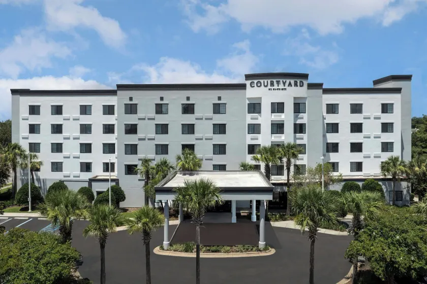 Courtyard by Marriott Pensacola Downtown - Image 1