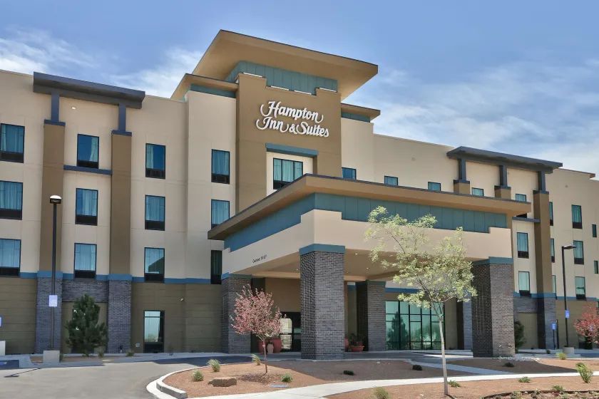 Hampton Inn & Suites Artesia - Image 1