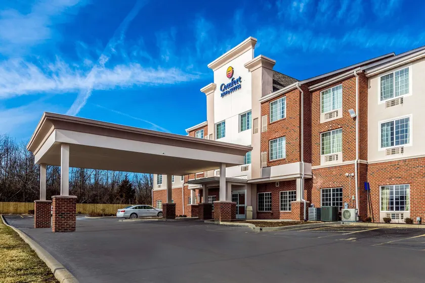 Comfort Inn & Suites Dayton North - Image 1