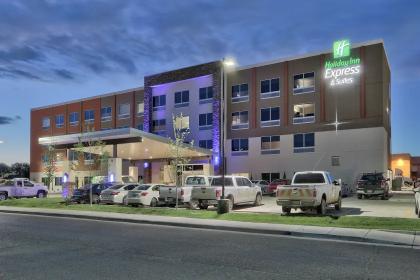 Holiday Inn Express & Suites - Roswell by IHG - Image 1