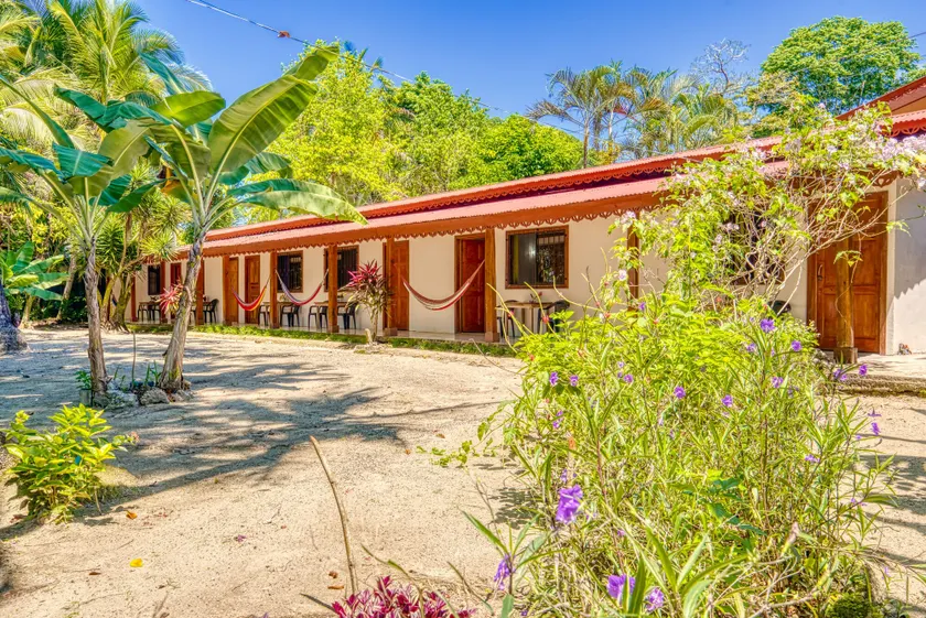 Yucca Beachfront Hotel - Image 1
