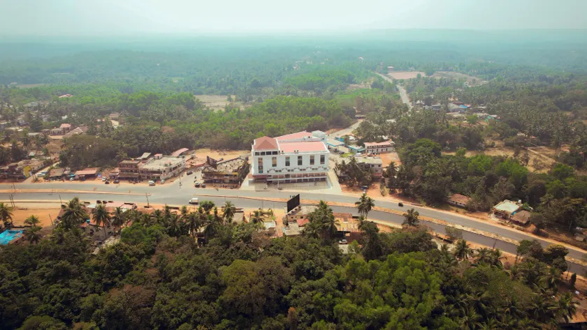 Shambhavi Hotel And Convention Centre - Image 1