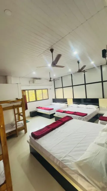 Hotel GANANJAYA - Chambre